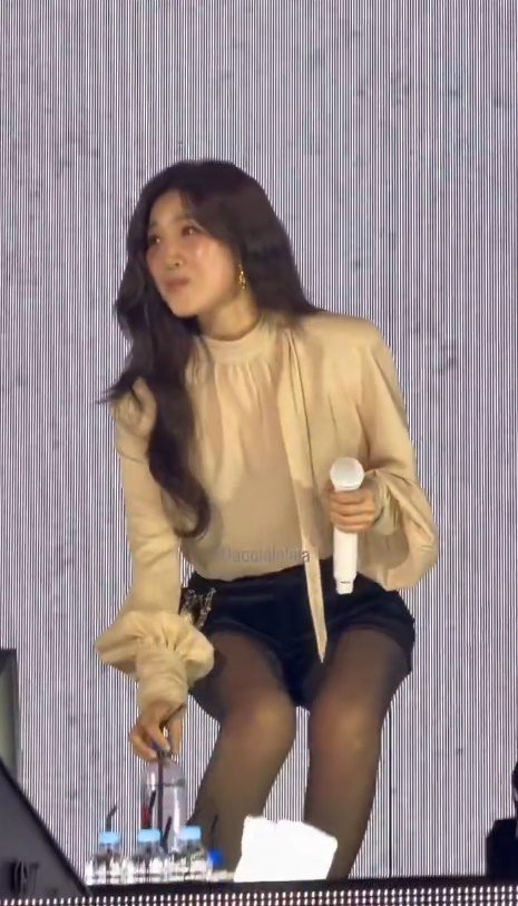다비치 이해리 wearing PB029E